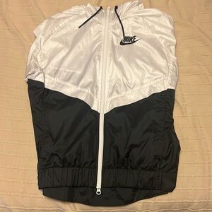 nike womens windbreaker!